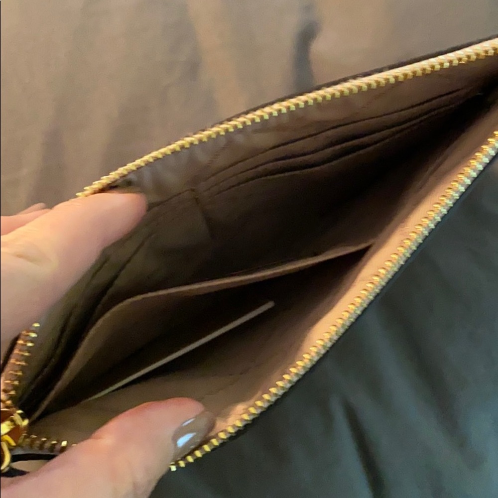 ✨NTW✨ MICHAEL KORS WRISTLET - Picture 6 of 6
